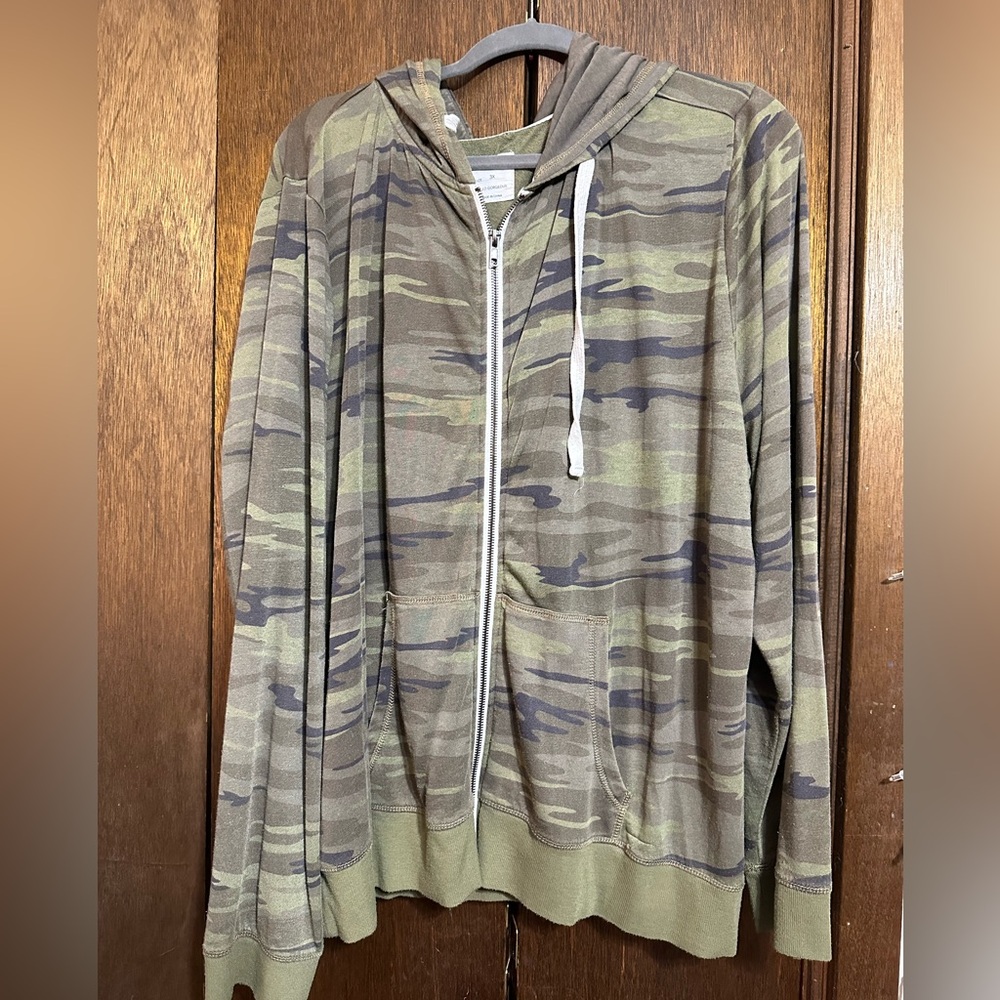 Camo zip-up jacket with hood. Size 3x